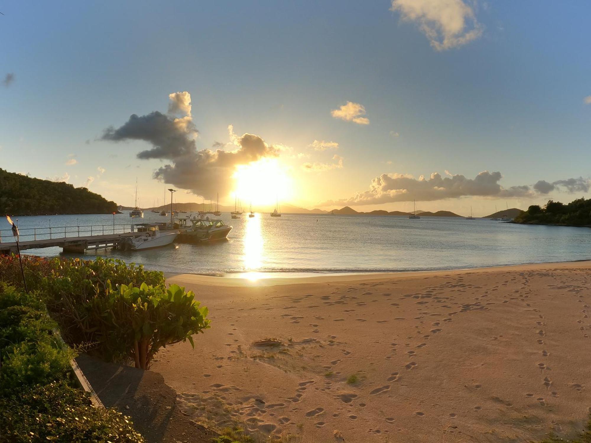 Beautiful Honeymoon Suite At Sunset Serenade Cruz Bay エクステリア 写真
